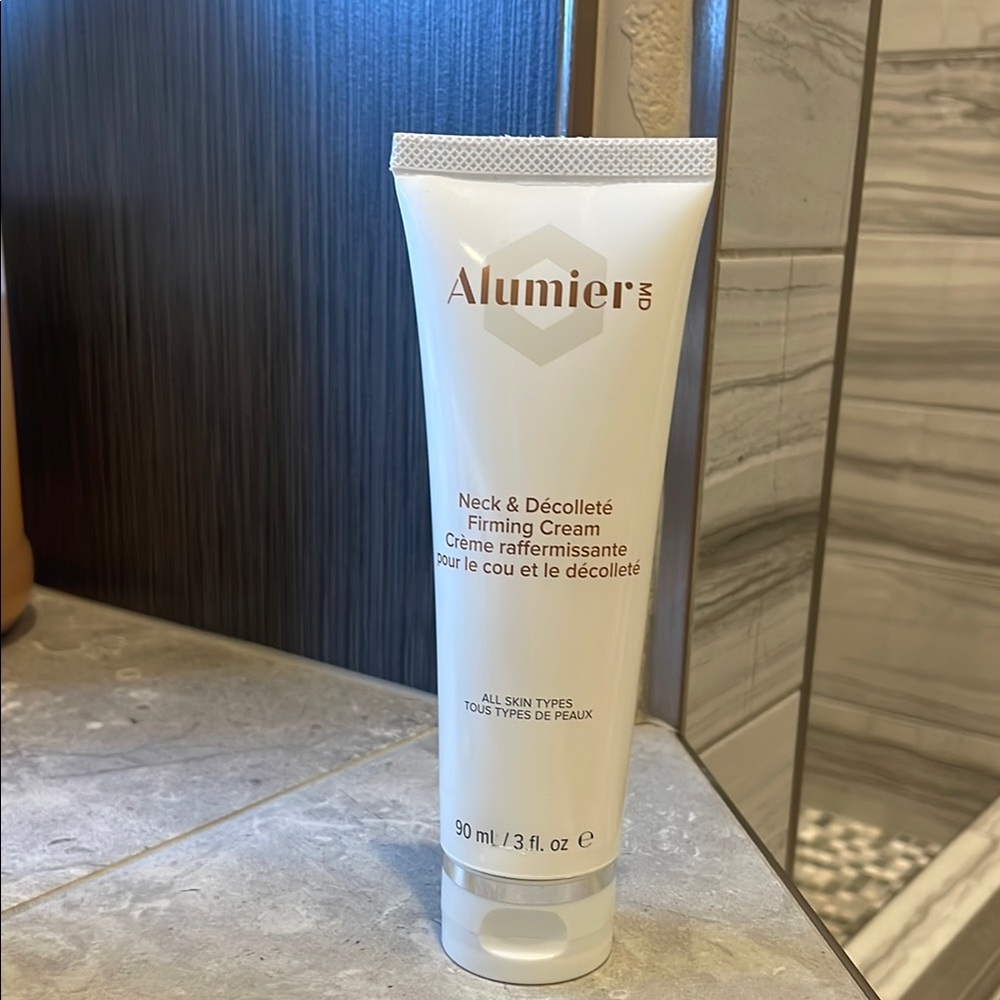 Alumiers Neck & Décolleté Firming Cream